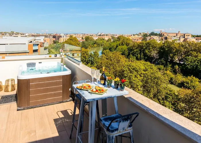 Апартаменты Penthouse With A Panoramic Rooftop In Trastevere With Seasonally Jacuzzi Рим
