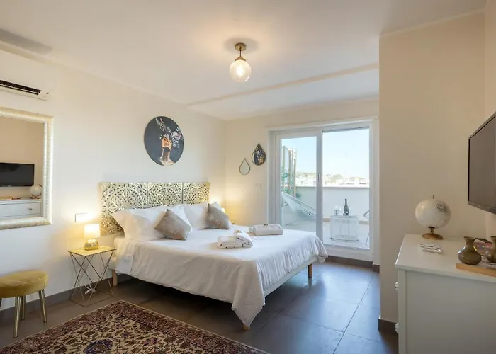 Penthouse With A Panoramic Rooftop In Trastevere With Seasonally Jacuzzi