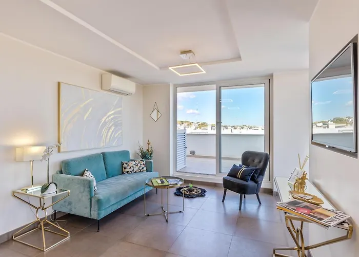 Penthouse With A Panoramic Rooftop In Trastevere With Seasonally Jacuzzi Апартаменты Рим
