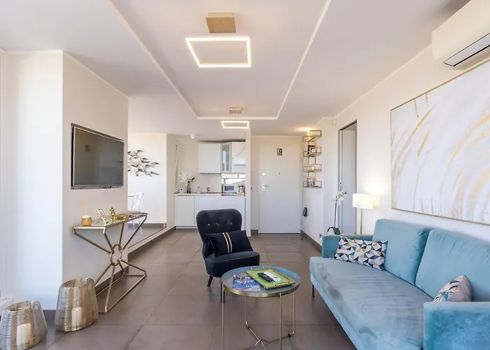 Penthouse With A Panoramic Rooftop In Trastevere With Seasonally Jacuzzi