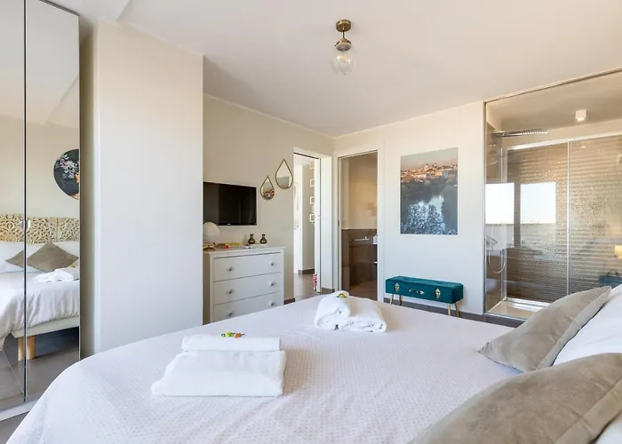 Апартаменты Penthouse With A Panoramic Rooftop In Trastevere With Seasonally Jacuzzi Рим