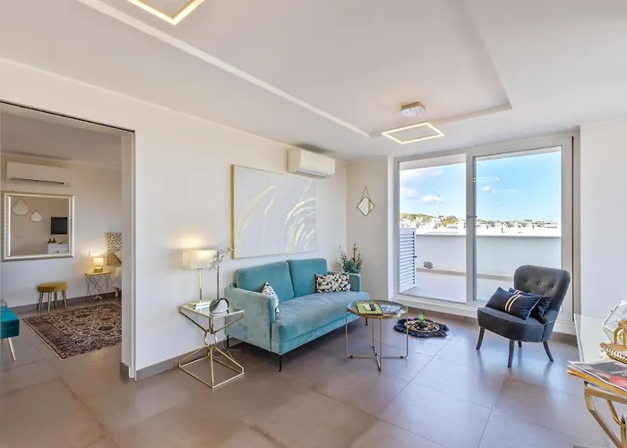 Penthouse With A Panoramic Rooftop In Trastevere With Seasonally Jacuzzi Апартаменты *
