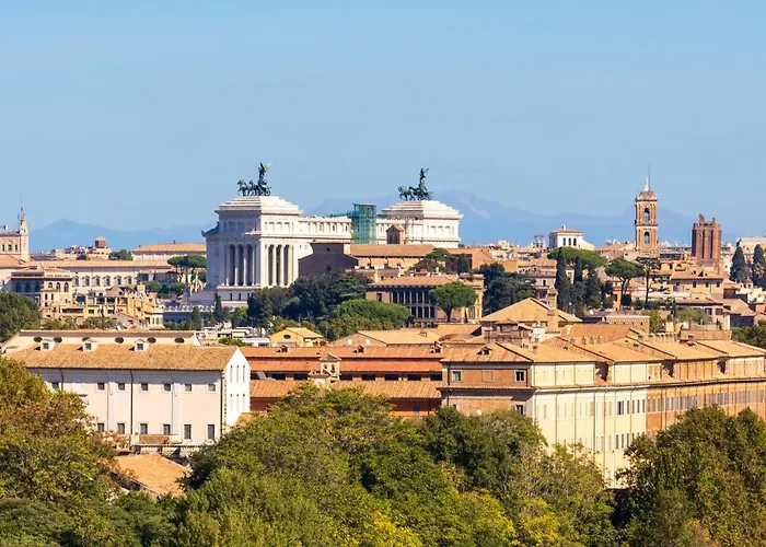 Penthouse With A Panoramic Rooftop In Trastevere With Seasonally Jacuzzi