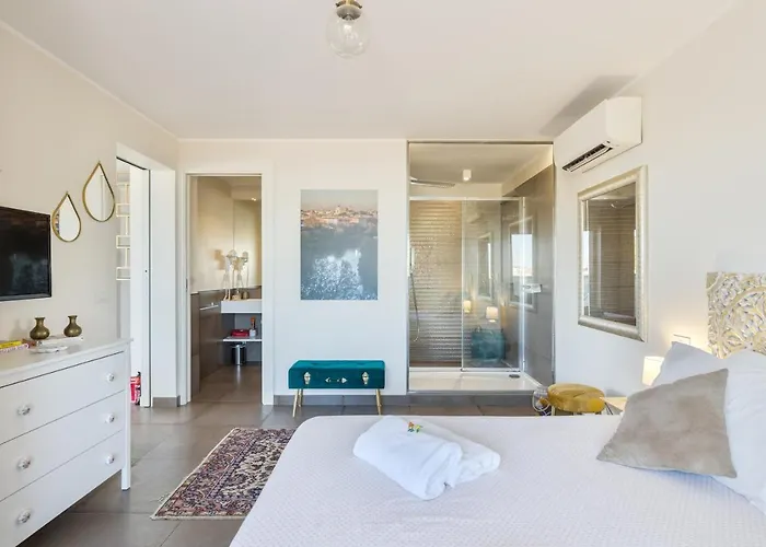 Penthouse With A Panoramic Rooftop In Trastevere With Seasonally Jacuzzi Апартаменты Рим