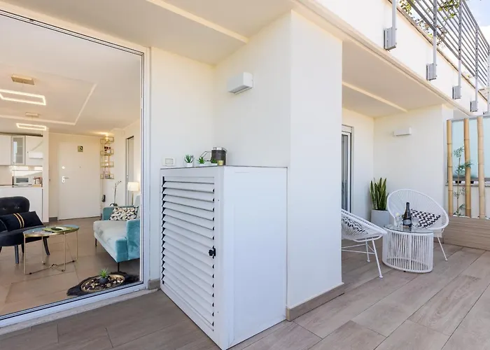 Penthouse With A Panoramic Rooftop In Trastevere With Seasonally Jacuzzi Апартаменты Рим